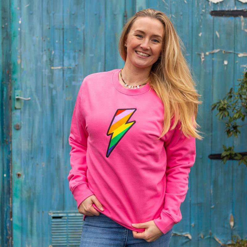 Frauen Pink Rainbow Lightning Bolt Besticktes Sweatshirt von PercyandNellStore