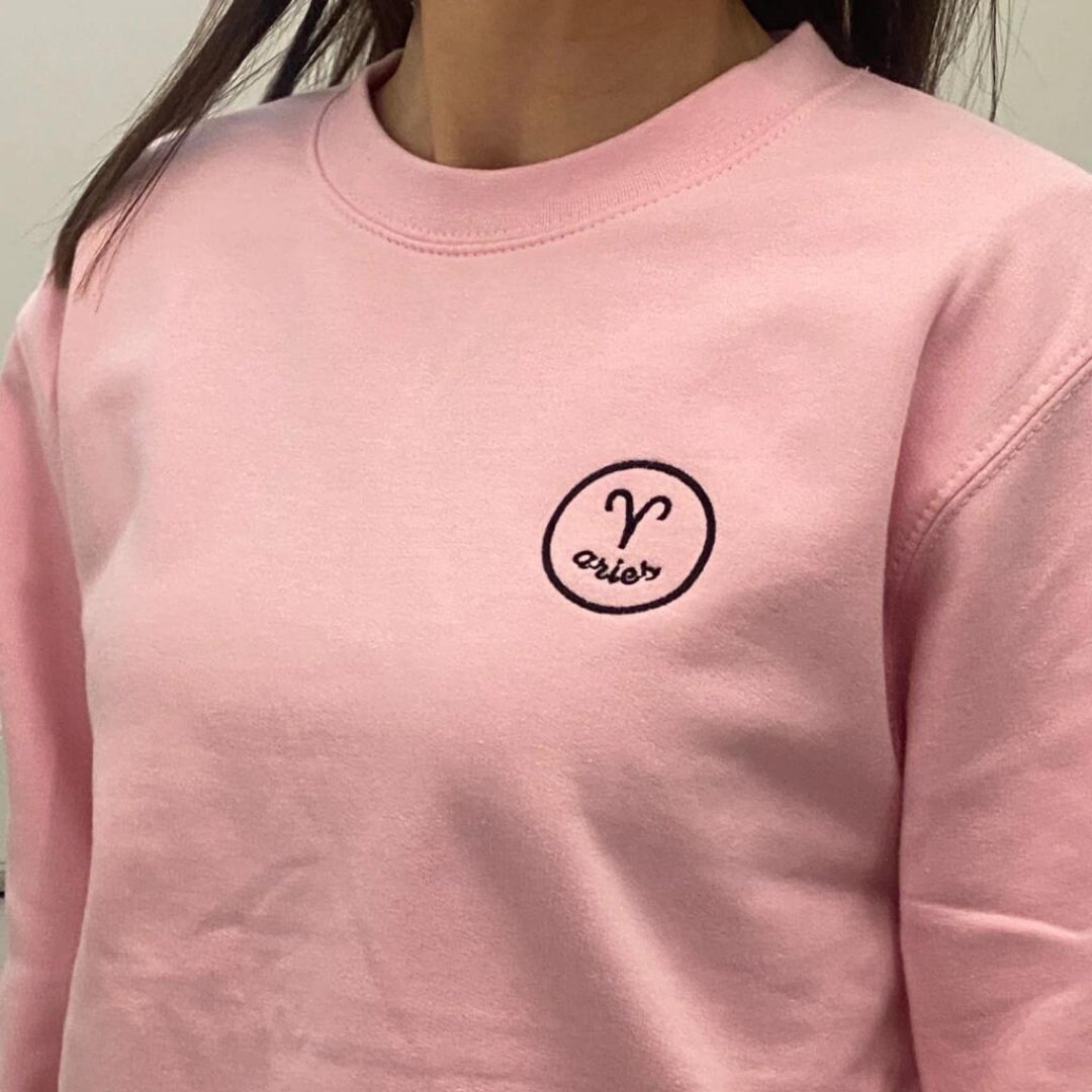 Frauen Sternzeichen Horoskop Astrologie Besticktes Sweatshirt Frauen Sternzeichen Horoskop Astrologie Besticktes Sweatshirt von PercyandNellStore