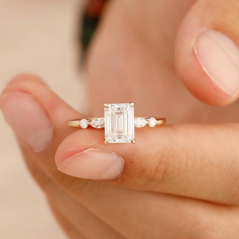 Antiker Ring/2Ct Smaragdschliff Moissanite Jubiläumsring Versprechen Prong Set Hochzeit Brautring Kundenring von PerfectLoverRing