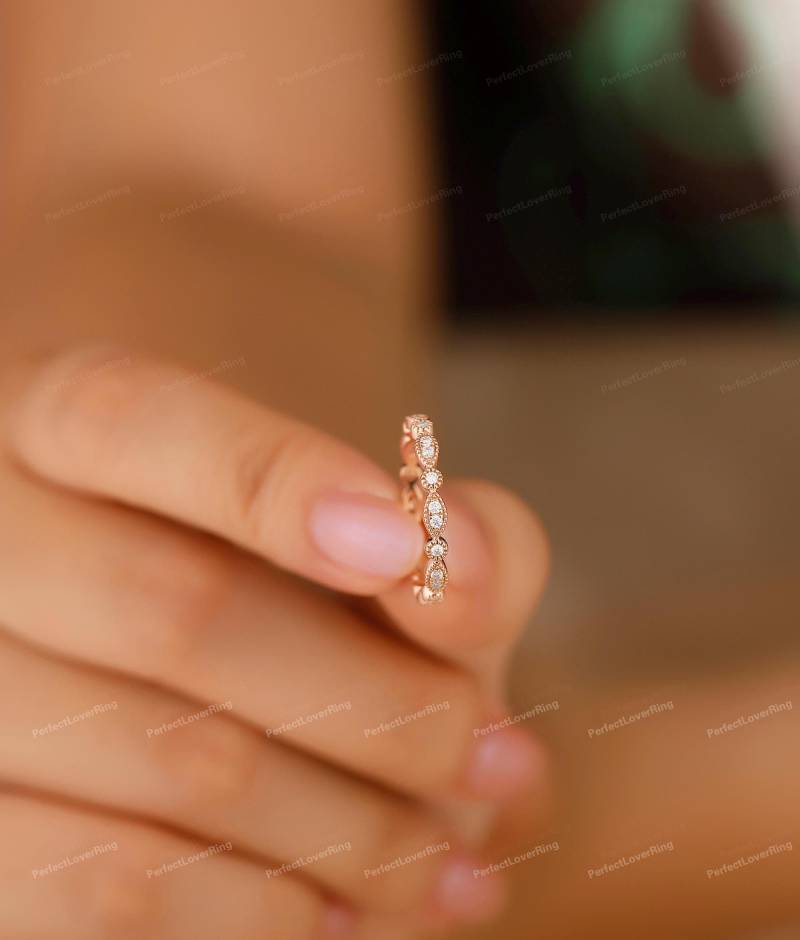 Ehering/0.20Ctw Moissanit Im Rundschliff Art Deco Runde Marquise Form Ewigkeit Zarter Stapelring 14K Roségold von PerfectLoverRing