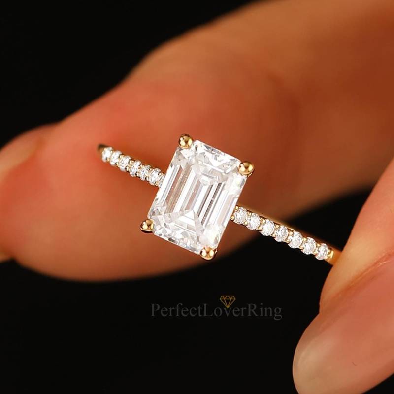 Handgemachter Benutzerdefinierter Ring/6.0x8.0 Mm Moissanit Im Smaragdschliff Verlobung Hochzeit Versprechensring 4 Zinken Halo Halbe Ewigkeit 14K von PerfectLoverRing