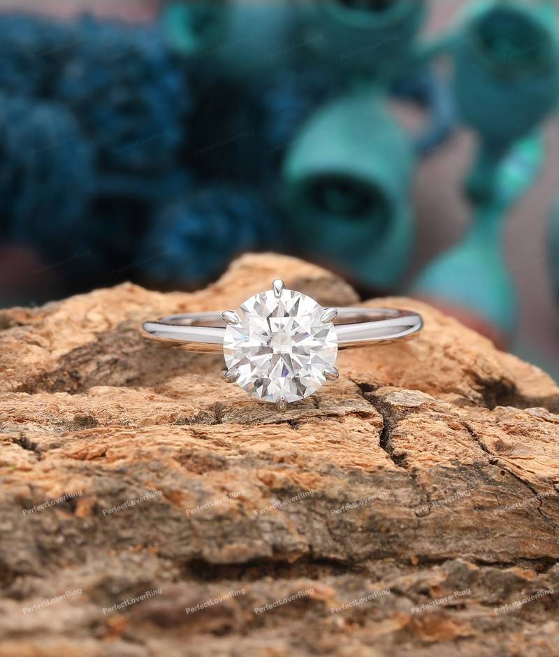 Handgemachter Schmuck/7.0mm Rundschliff Moissanite Ehering 6 Zacken Verlobungsring Versprechen Ring Versteckter Heiligenschein Stapelring von PerfectLoverRing
