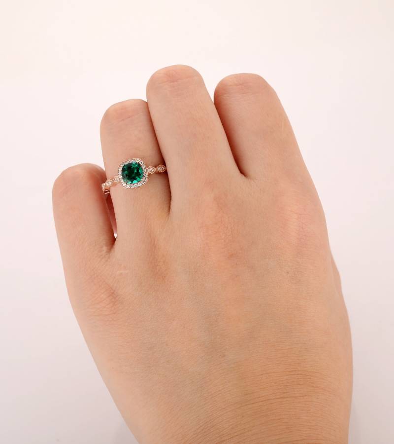 Verlobungsring Ehering/6, 0 Mm Cushion Cut Lab Erstellt Smaragd Ring Jahrestag 14K Gold Edelstein Art Deco Halo Moissanite von PerfectLoverRing