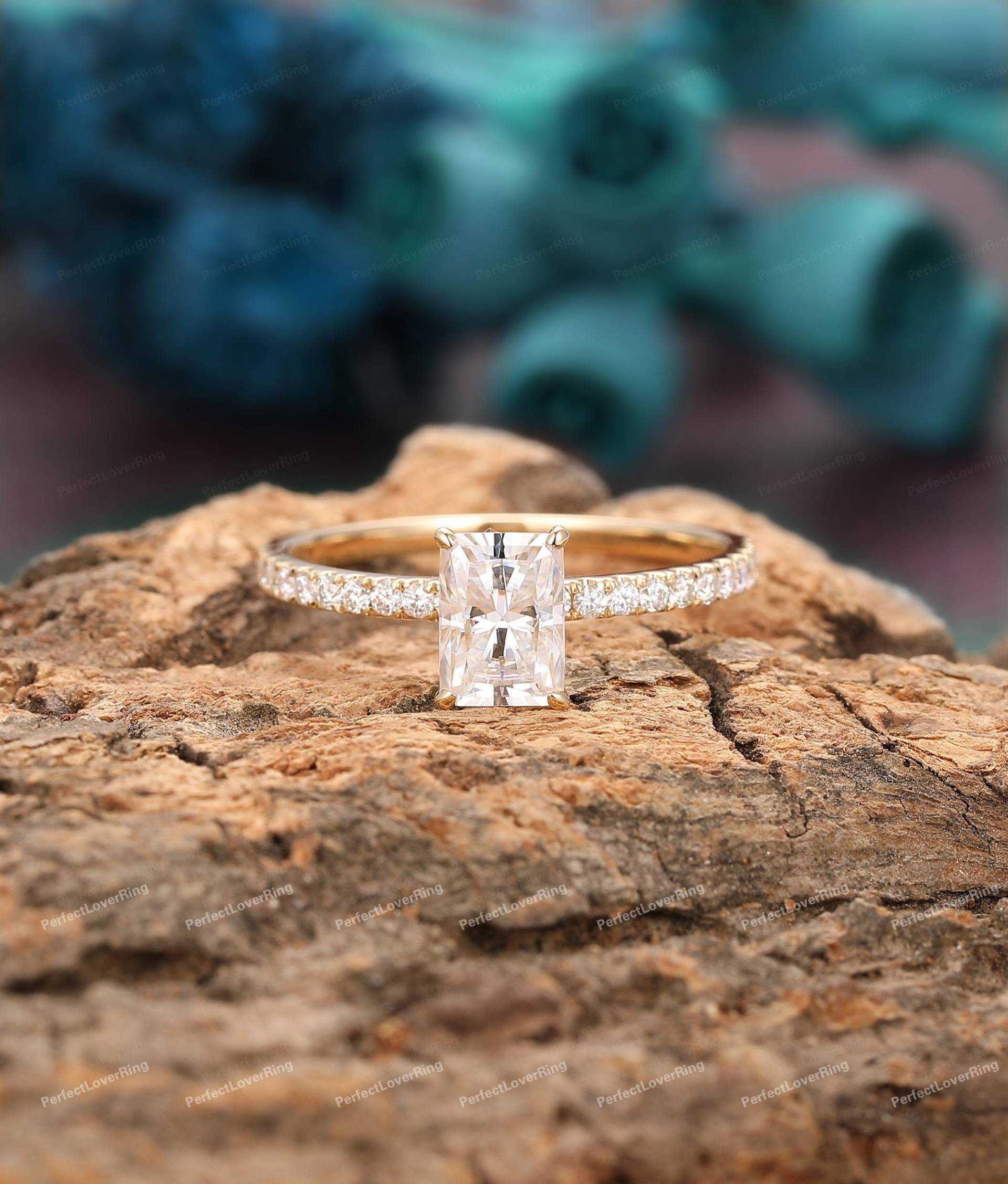 Zierlicher Moissanite Ring/5x7mm Radiant Cut Verlobungsring Halb Eternity Ehering Jubiläumsring Hidden Halo von PerfectLoverRing