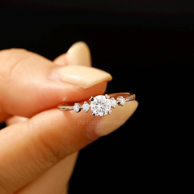 Zierlicher Verlobungsring/5 Mm Moissanite Ring 14K Rose Gold Prong Set Stapelring Versprechen Brautring Für Frauen von PerfectLoverRing