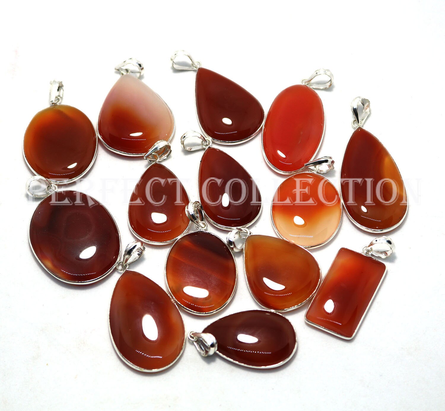 Natürliche Rote Onyx Versilberte Lünette Anhänger Mix Formen & Größen von PerfectcollectionIN