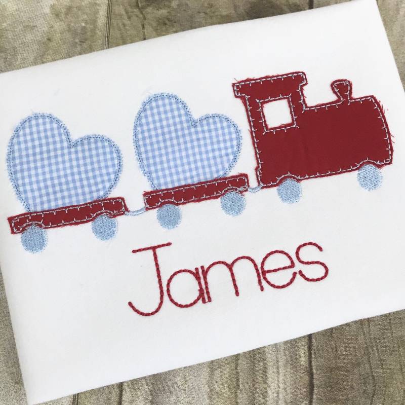 Jungen Personalisierte Valentinstag-Zug-Shirt - Monogrammiert Junge Zug Herz Shirt Blau Und Rot von PerfectlyPlayfulShop