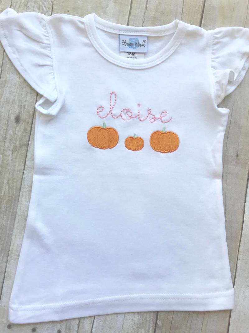 Kürbis - Halloween-Shirt Personalisierte Namen Und Orange Kürbisse Shirt Kind-Herbst-Outfit von PerfectlyPlayfulShop
