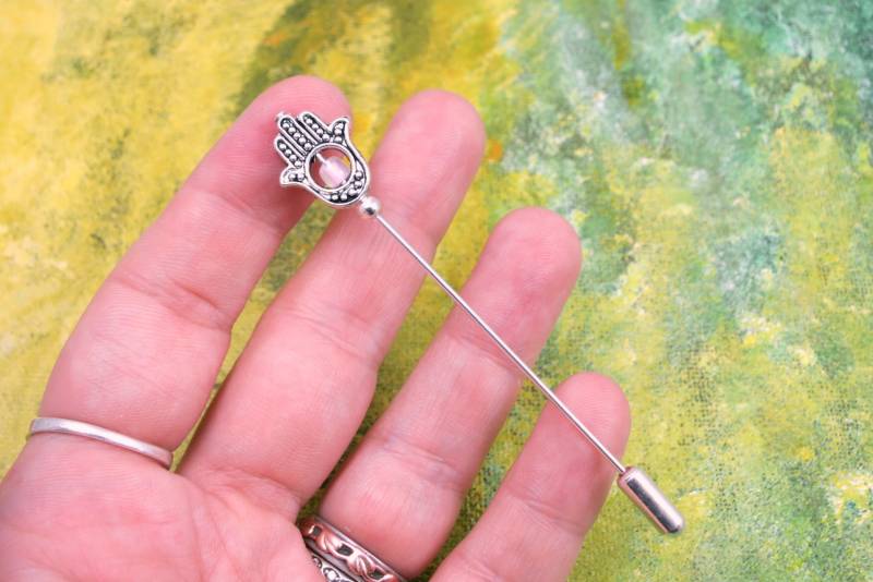 Silber Und Rosa Hamsa Hand Brosche. Schützende Gottes Anstecknadel, Krawattennadel, Hijab Nadel, Segen Geschenk Silber Und Rosa Hamsa Hand Brosche. Schützende Gottes Anstecknadel, Krawattennadel, Hijab Nadel, Segen Geschenk von PerfidiousJewellery