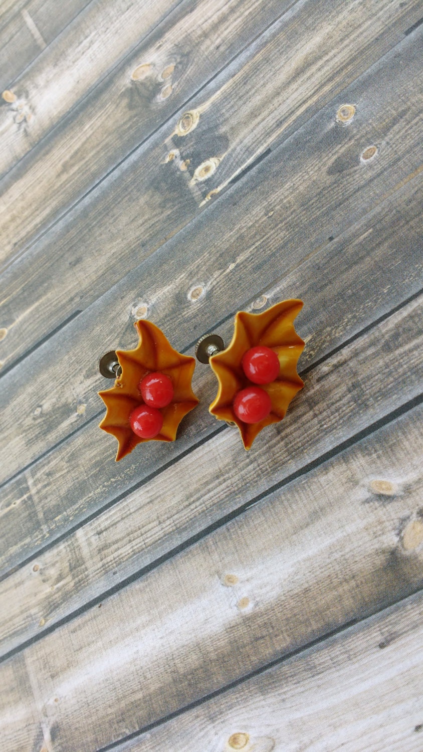 Vintage Blatt Ohrclips Rote Beere Detail von PerfyctlyImperfect