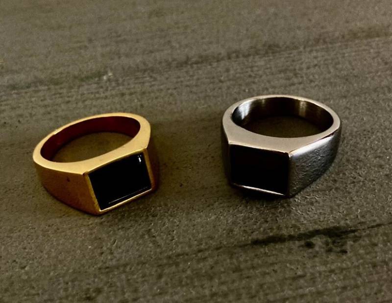 Edler Ring Mit Schwarzem Siegel Emblem von PericeShop