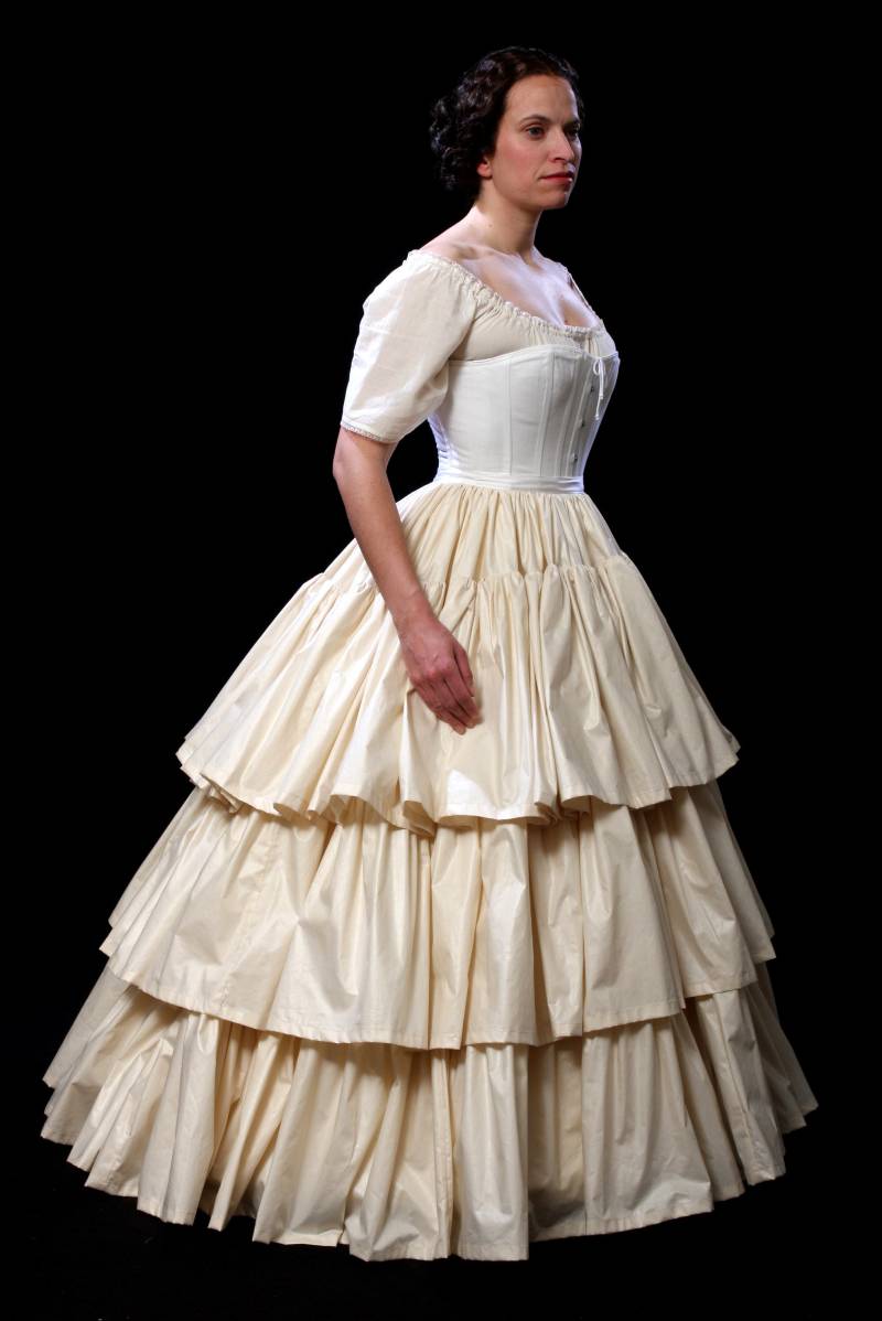 Bürgerkriegs-Ensemble Full Silhouette Set-C.1860 Korsett Mit Vorderer Öffnungsschiene, 3 Rüschen-Petticoat, Reifen Aus Dem Späten 19.jahrhundert von PeriodCorsets