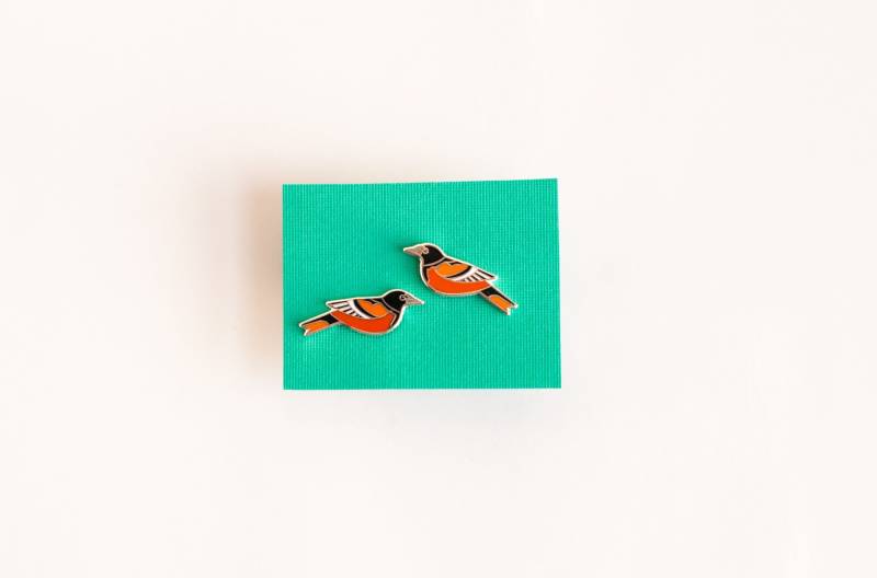 Baltimore Oriole Ohrringe | Emaille Schmuck Ohrstecker Song-Vogel Post Vogel von PeriwinkleNuthatch