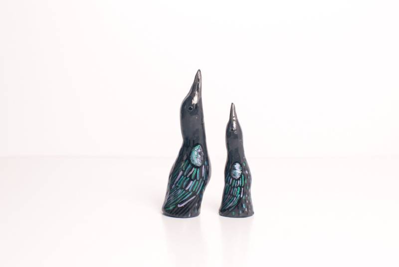 Handgemachter Rabe Ring Halter Polymer Clay Vogel Schmuck Display von PeriwinkleNuthatch