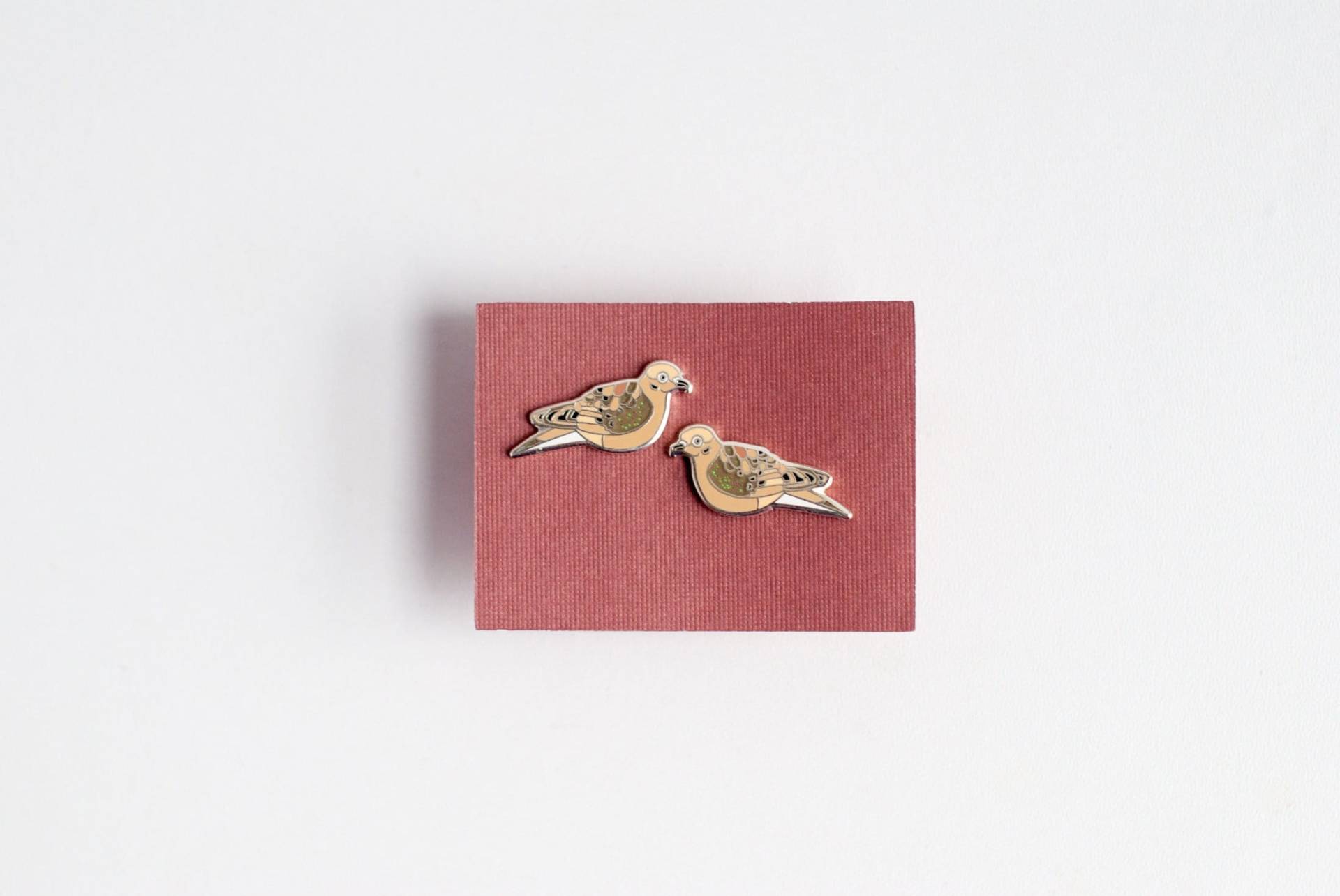 Trauertaube Ohrringe | Emaille Schmuck Ohrstecker Song-Vogel Post Vogel von PeriwinkleNuthatch