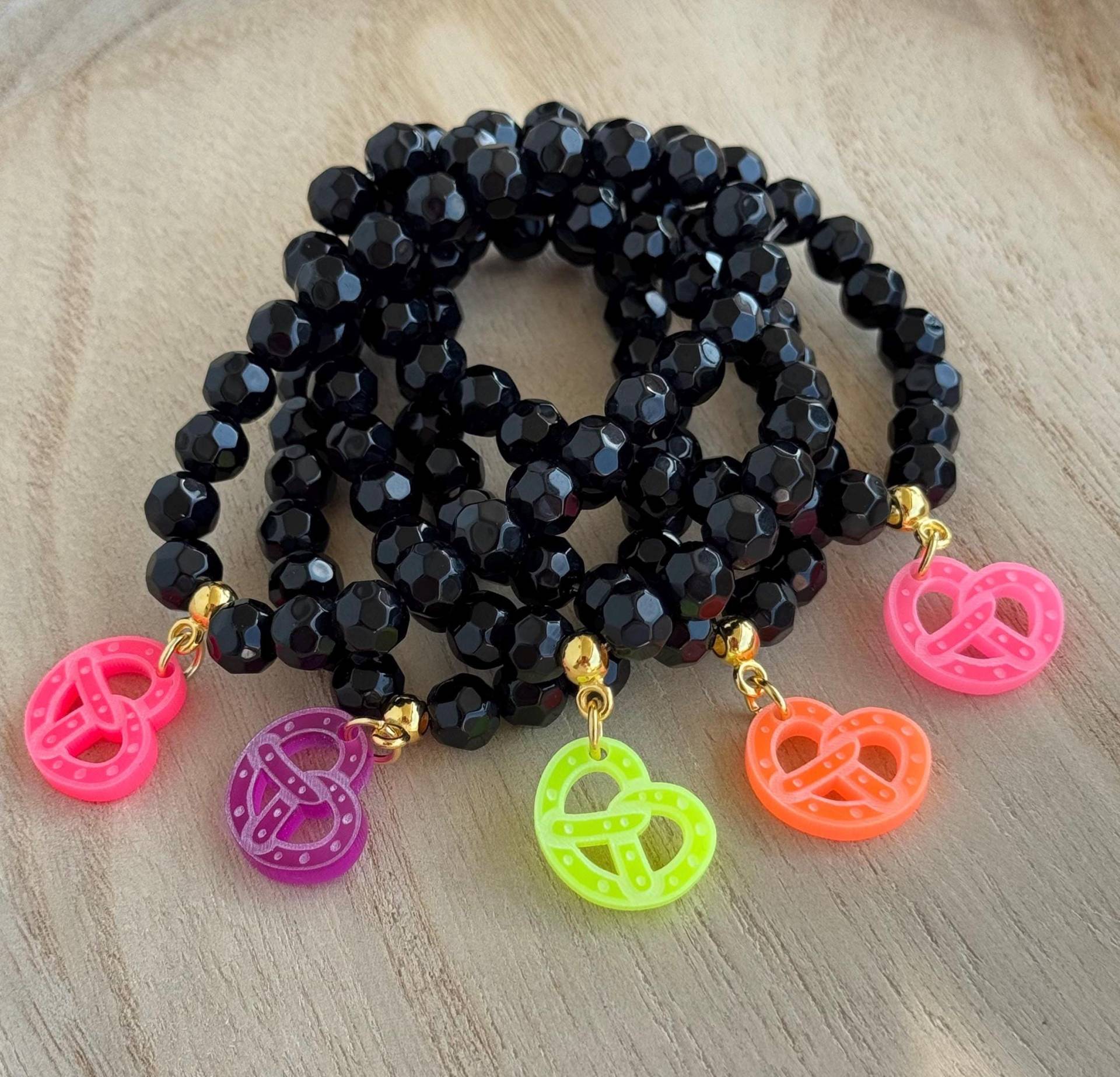 Armband Neon Acryl Brezel Fest Bierzelt Oktober Wiese Servus Acrylanhänger Brezn Brezelanhänger Dirndl Madl Tracht Armband Neon Acryl Brezel Fest Bierzelt Oktober Wiese Servus Acrylanhänger Brezn Brezelanhänger Dirndl Madl Tracht von PerlaHandgemacht
