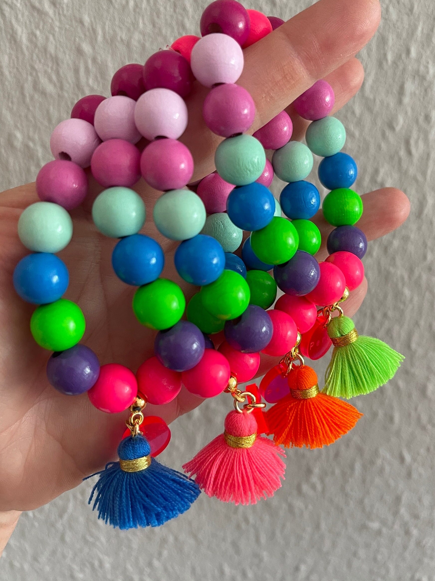 Armband Neon Holz Perlenarmband Tassel Boho Hippie Pink Holzperlen Armband Neon Holz Perlenarmband Tassel Boho Hippie Pink Holzperlen von PerlaHandgemacht