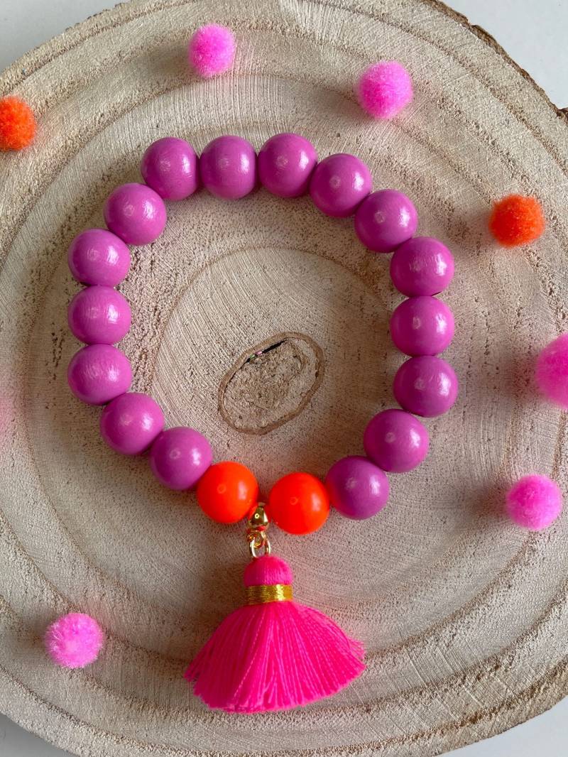 Armband Neon Holz Perlenarmband Tassel Boho Pink Holzperlen von PerlaHandgemacht