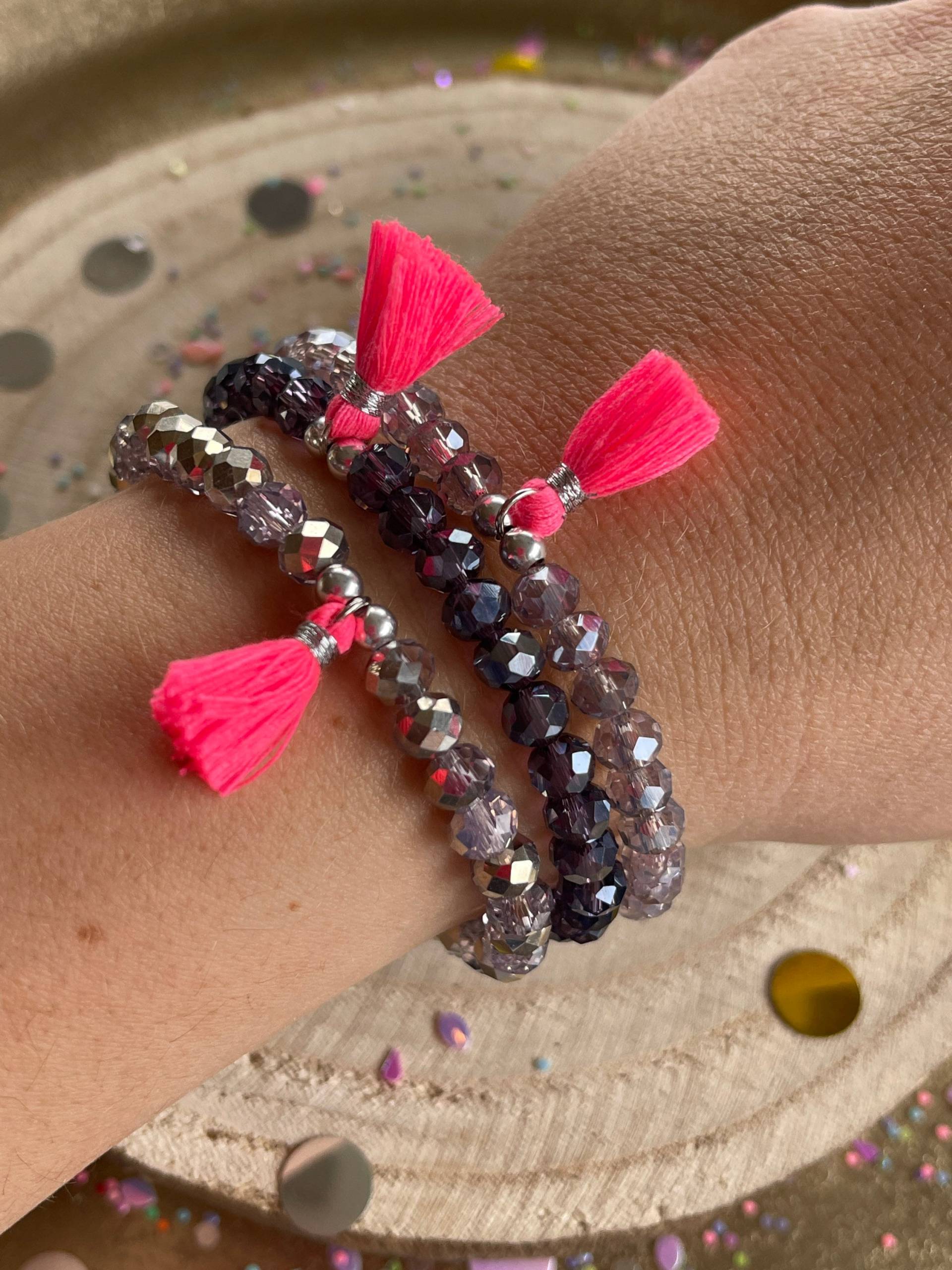 Armband Perlenarmband Tassel Boho Pink Glasperlen Quaste Glasschliffperlen Neon Armband Perlenarmband Tassel Boho Pink Glasperlen Quaste Glasschliffperlen Neon von PerlaHandgemacht