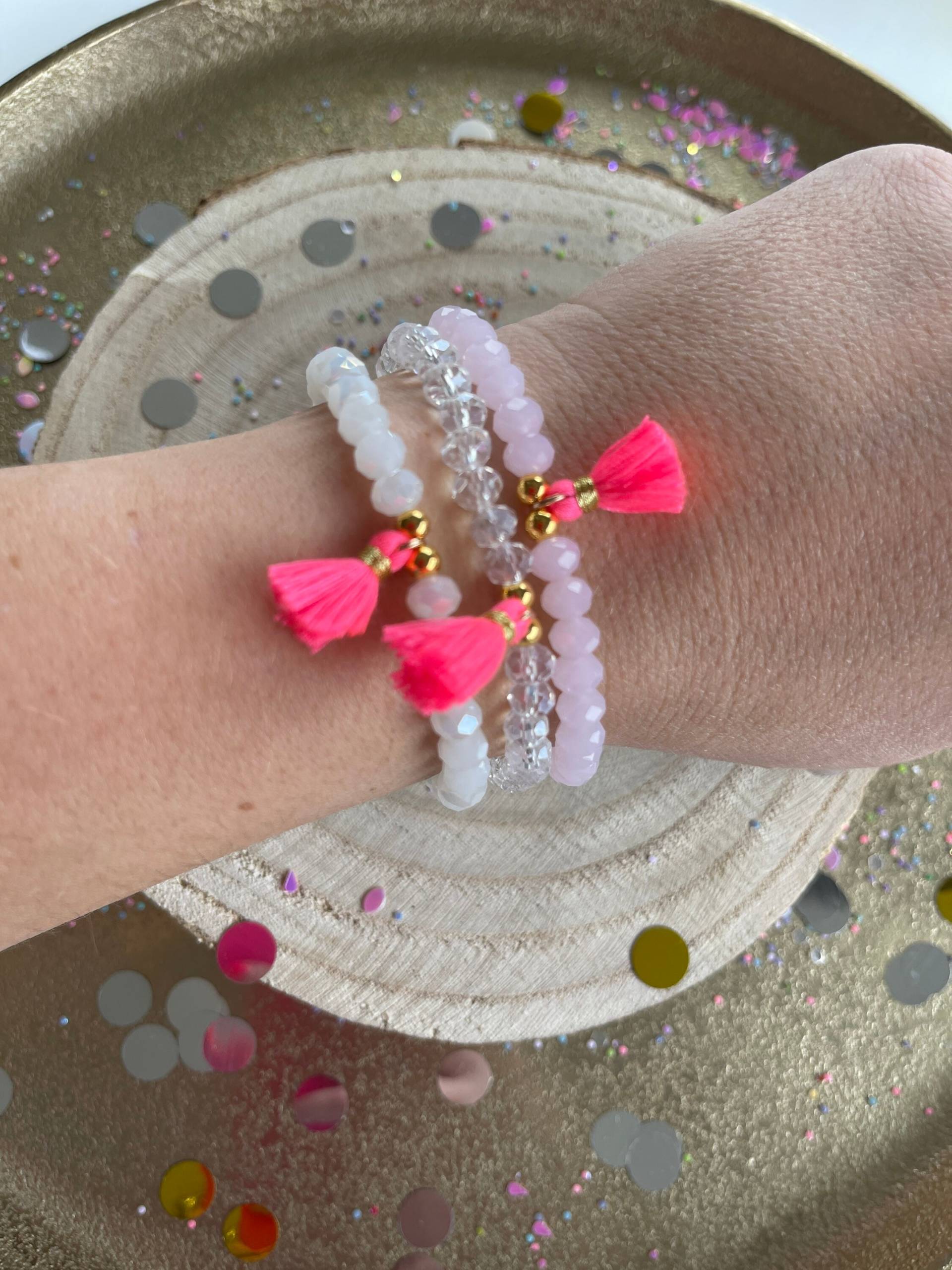 Armband Perlenarmband Tassel Boho Pink Glasperlen Quaste Glasschliffperlen Neon Armband Perlenarmband Tassel Boho Pink Glasperlen Quaste Glasschliffperlen Neon von PerlaHandgemacht