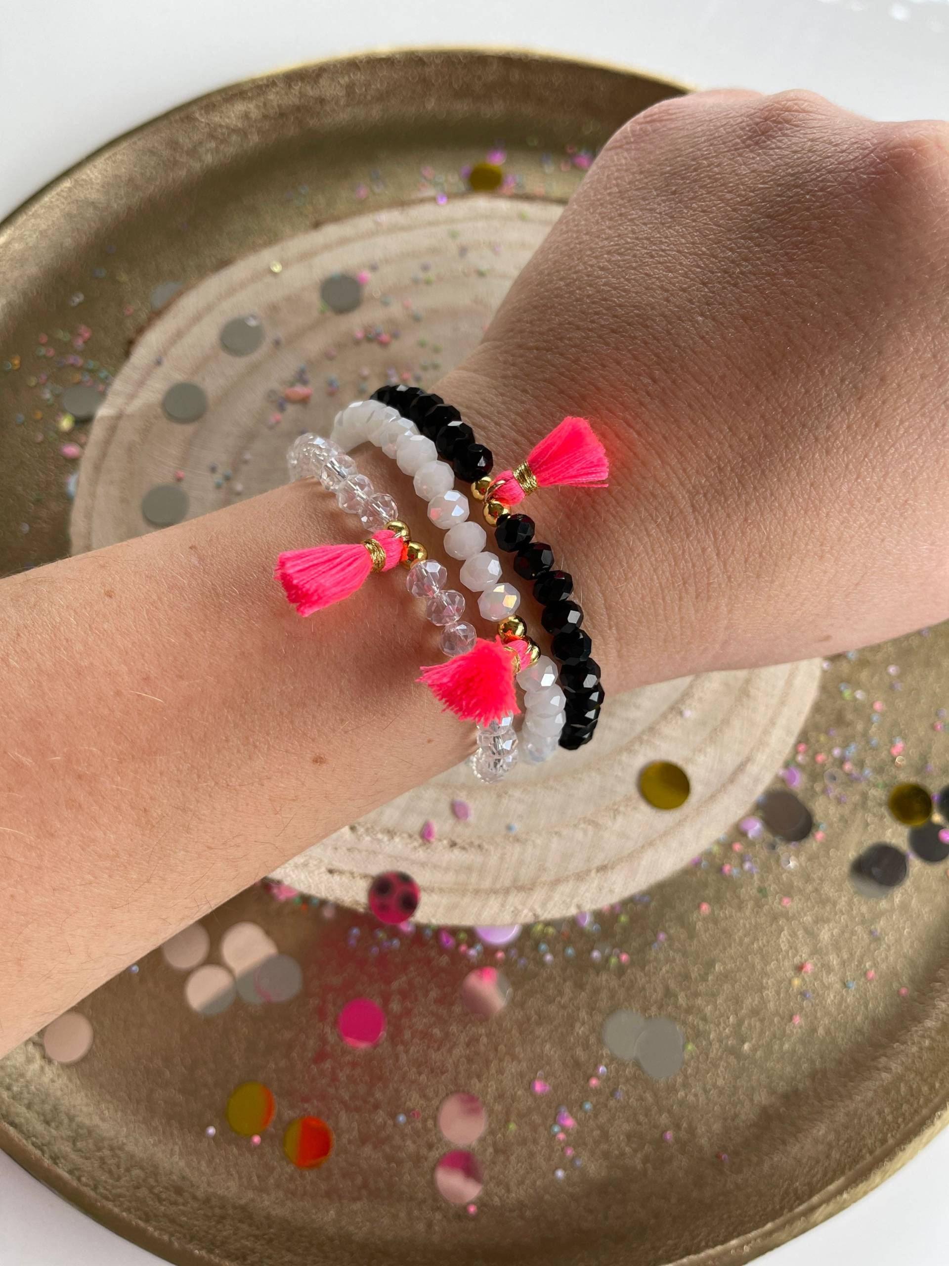 Armband Perlenarmband Tassel Boho Pink Glasperlen Quaste Glasschliffperlen Neon Armband Perlenarmband Tassel Boho Pink Glasperlen Quaste Glasschliffperlen Neon von PerlaHandgemacht