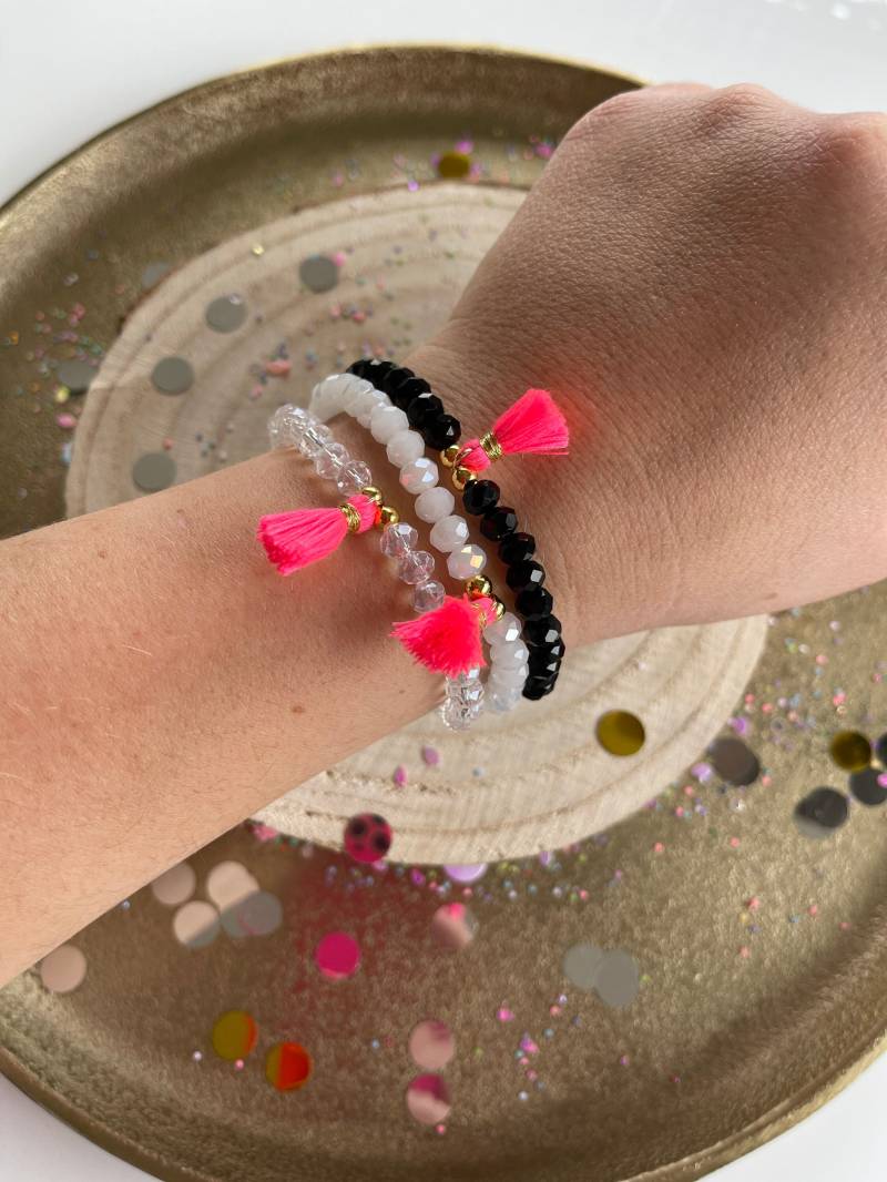 Armband Perlenarmband Tassel Boho Pink Glasperlen Quaste Glasschliffperlen Neon von PerlaHandgemacht