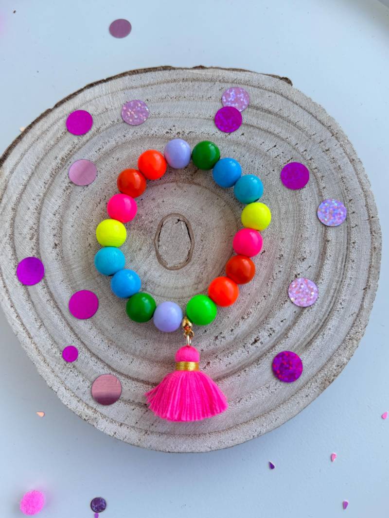 Armband Regenbogen Neon Holz Perlenarmband Tassel Boho Pink Holzperlen von PerlaHandgemacht