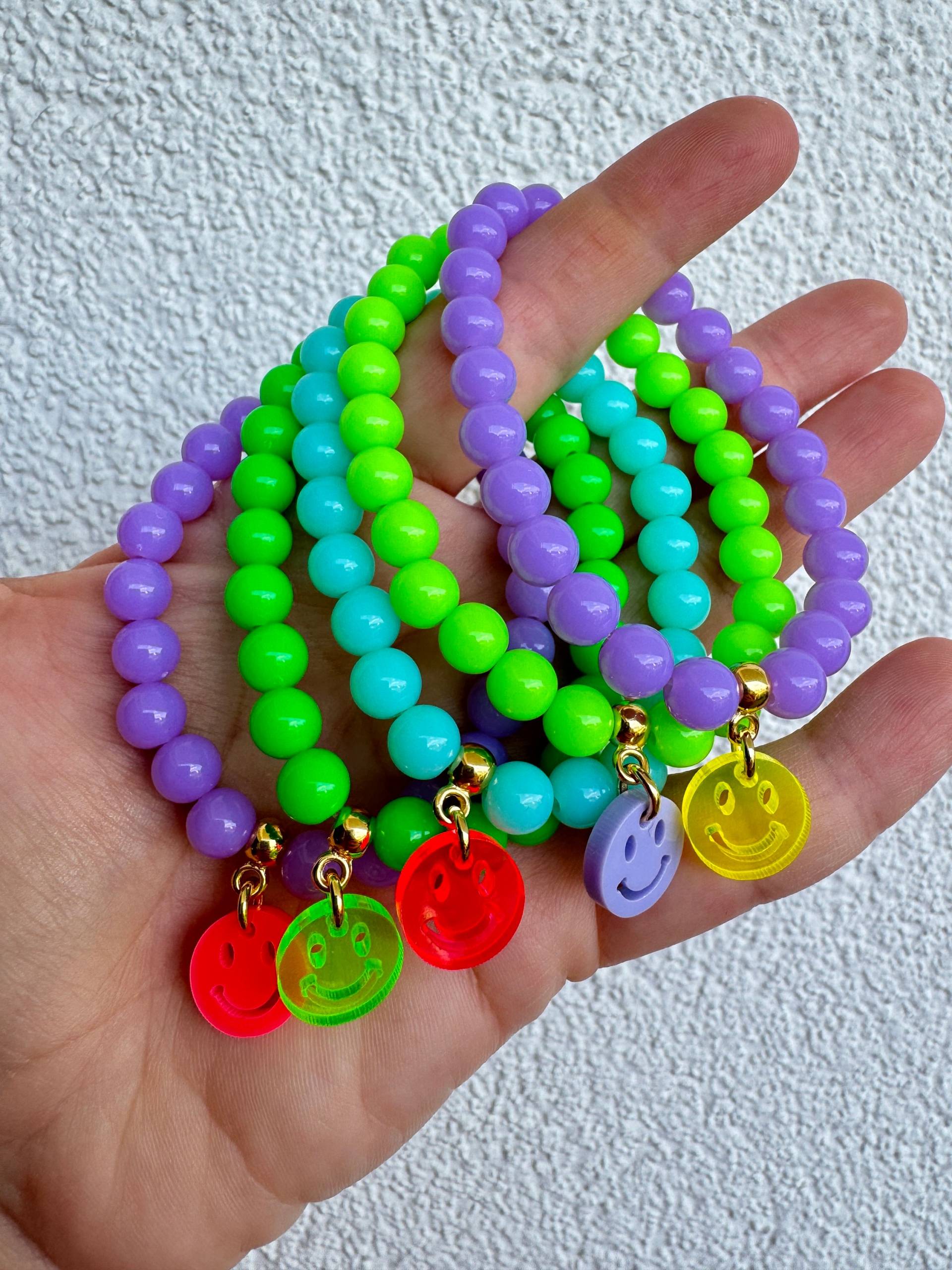 Armband Smiley Neon Acryl Perlen Perlenarmband Armband Smiley Neon Acryl Perlen Perlenarmband von PerlaHandgemacht