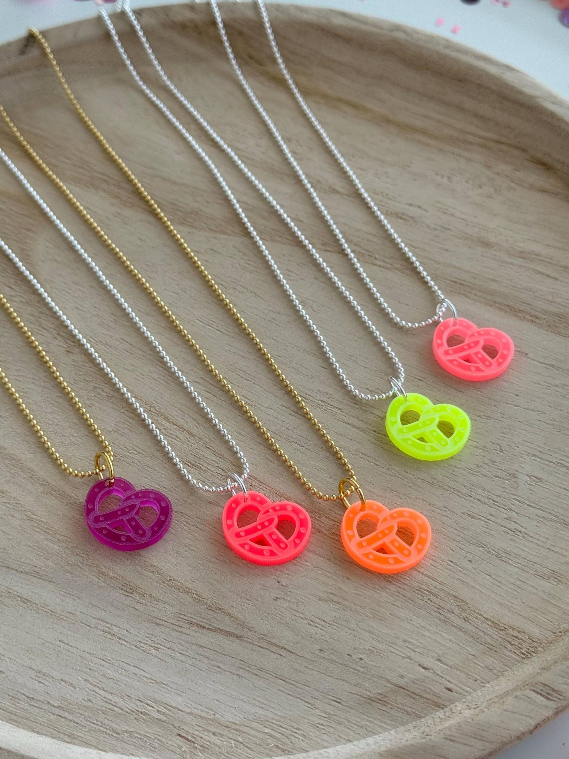 Neon Ketten Brezelanhänger Dirndel Madl Tracht 925 Sterling Silber Gold Brezel Oktober Wiese Brezn Kugelkette Kette Mit Anhänger Coin Neon Ketten Brezelanhänger Dirndel Madl Tracht 925 Sterling Silber Gold Brezel Oktober Wiese Brezn Kugelkette Kette Mit Anhänger Coin von PerlaHandgemacht