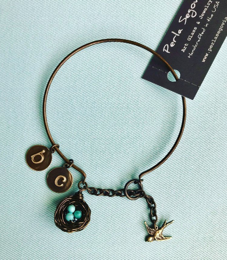 Personalisierter Robin Bird Nest Armreif Kingman Türkis Eier, Initial Charms Personalisierter Robin Bird Nest Armreif Kingman Türkis Eier, Initial Charms von PerlaSegovia