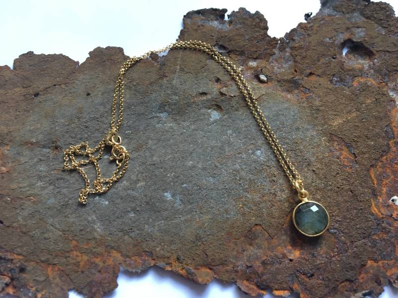 Labradorit Kette Mit Goldelementen Aus Vergoldetem 925Er Silber von PerlenAteliers