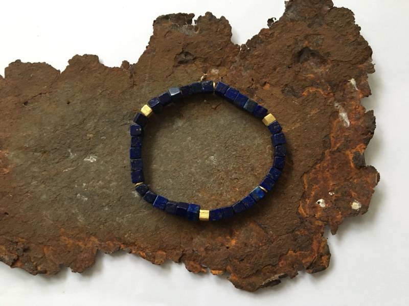 Lapislazuli Armband Mit Goldelementen von PerlenAteliers