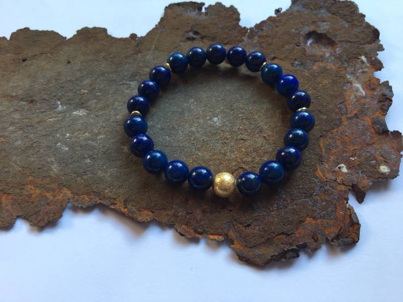 Lapislazuli Armband Mit Goldelementen von PerlenAteliers