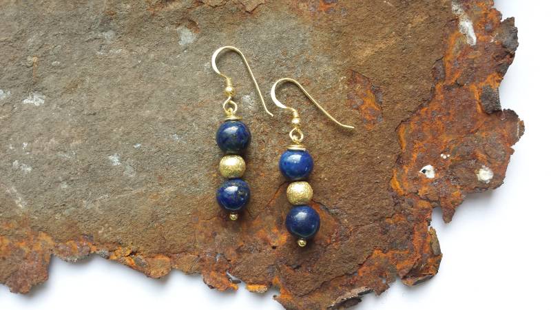 Lapislazuli Edelsteinohrringe Mit Goldelementen Aus Vergoldetem 925Er Silber von PerlenAteliers