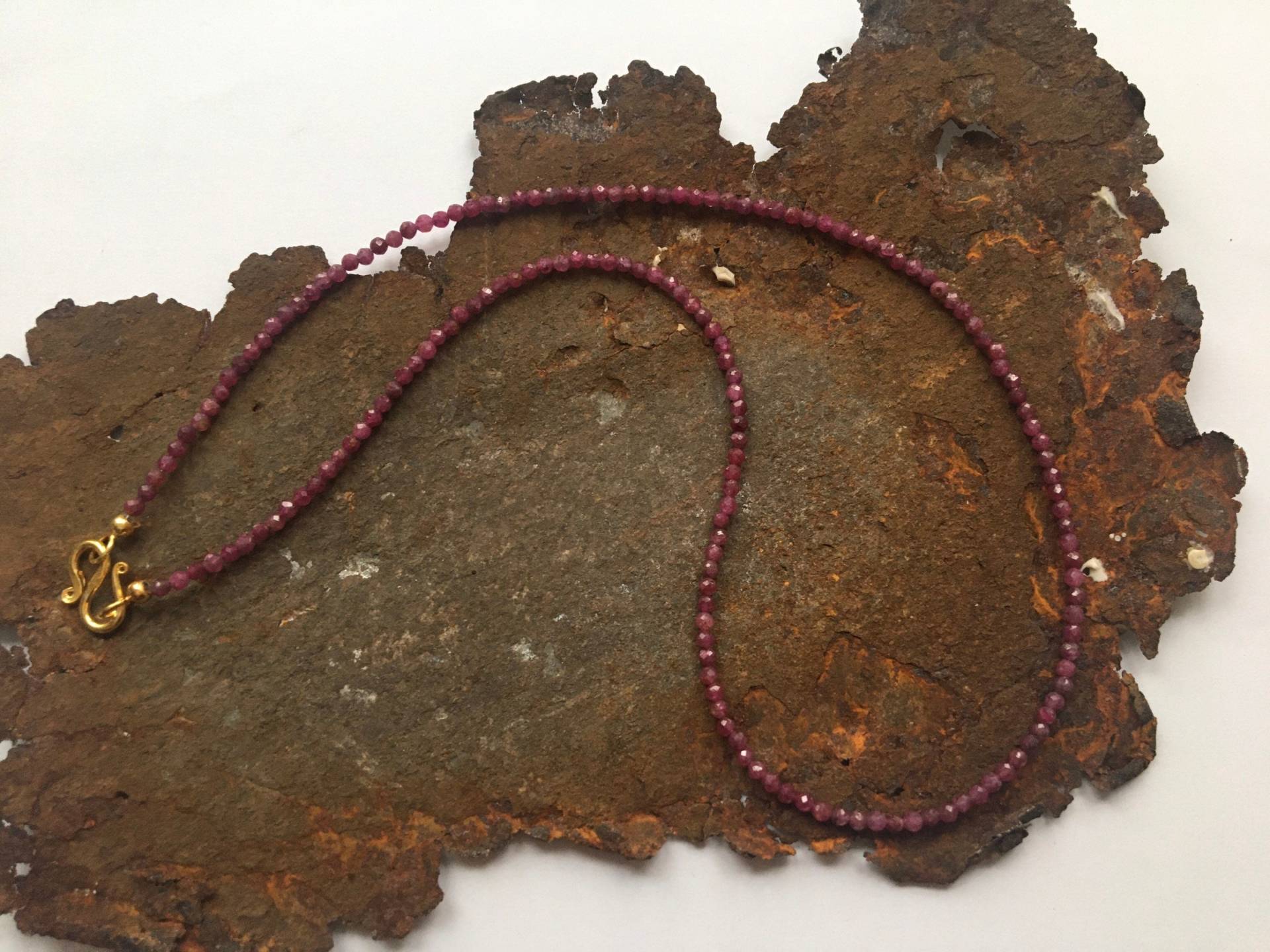 Rubin Kette Mit Goldelementen Aus Vergoldetem 925Er Silber Rubin Kette Mit Goldelementen Aus Vergoldetem 925Er Silber von PerlenAteliers