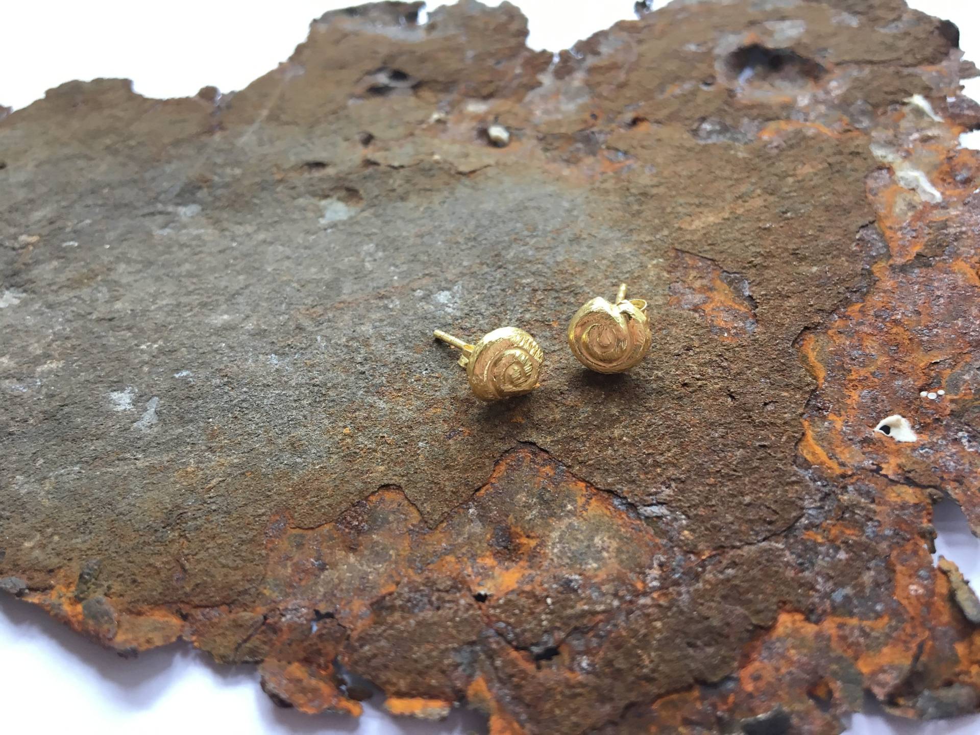 Schnecken Ohrringe Aus Vergoldetem 925Er Silber von PerlenAteliers