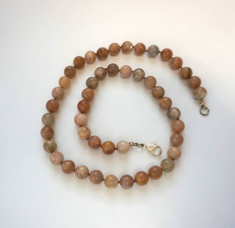 Perlenkette Mondstein Perlen Hand Geknüpft Geschenk Halskette von PerlenGabriele