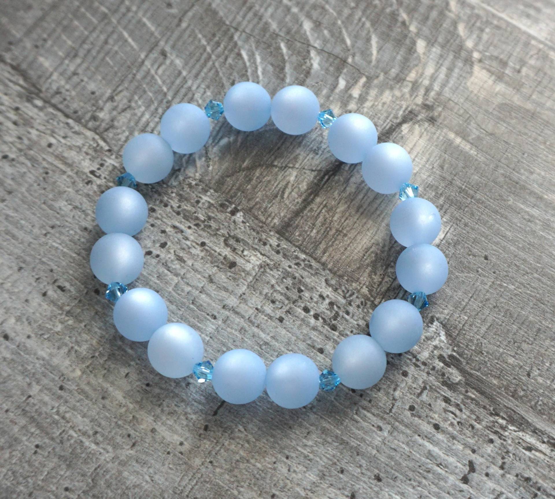 Polaris Perlen Armband Flexibel Dehnbar Hellblau Matt Handmade Kristallperlen Perlenarmband Polaris Perlen Armband Flexibel Dehnbar Hellblau Matt Handmade Kristallperlen Perlenarmband von PerlenGabriele
