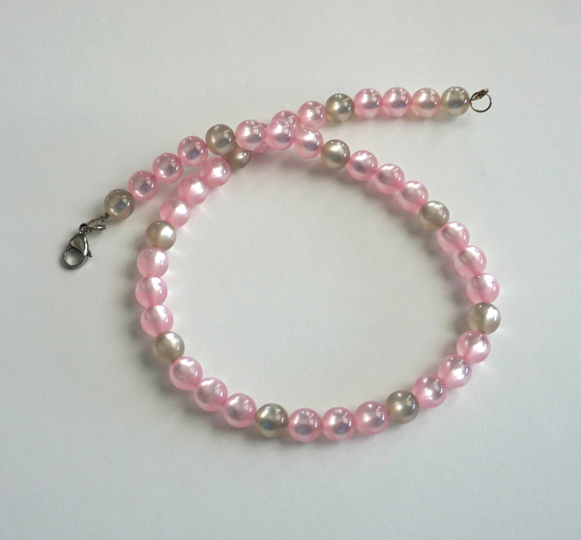 Polaris Perlen Kette Glänzende Halskette Rosa Grau Kunstharzperlen Handmade Polaris Perlen Kette Glänzende Halskette Rosa Grau Kunstharzperlen Handmade von PerlenGabriele