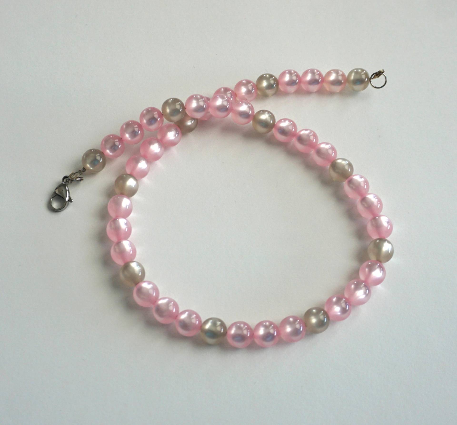 Polaris Perlen Kette Glänzende Halskette Rosa Grau Kunstharzperlen Handmade von PerlenGabriele