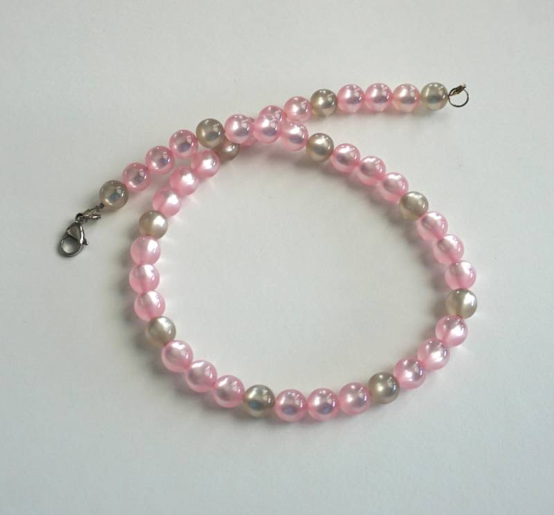 Polaris Perlen Kette Glänzende Halskette Rosa Grau Kunstharzperlen Handmade von PerlenGabriele