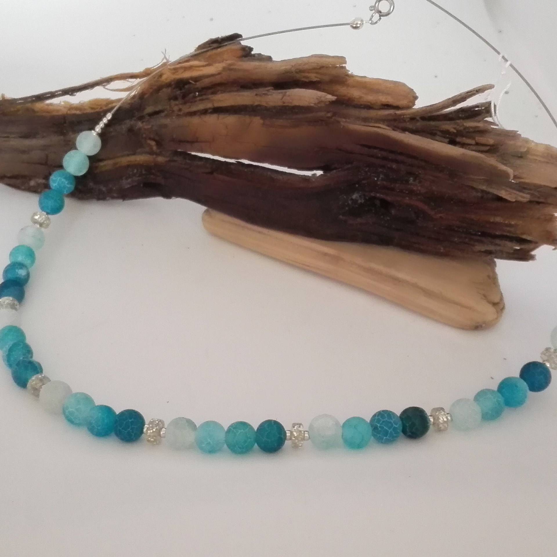 Blaue Achat-Kette Mit Weißen Polaris-Disc Auf Edelstahl-Draht Gefädelt Blaue Achat-Kette Mit Weißen Polaris-Disc Auf Edelstahl-Draht Gefädelt von PerlenGitti