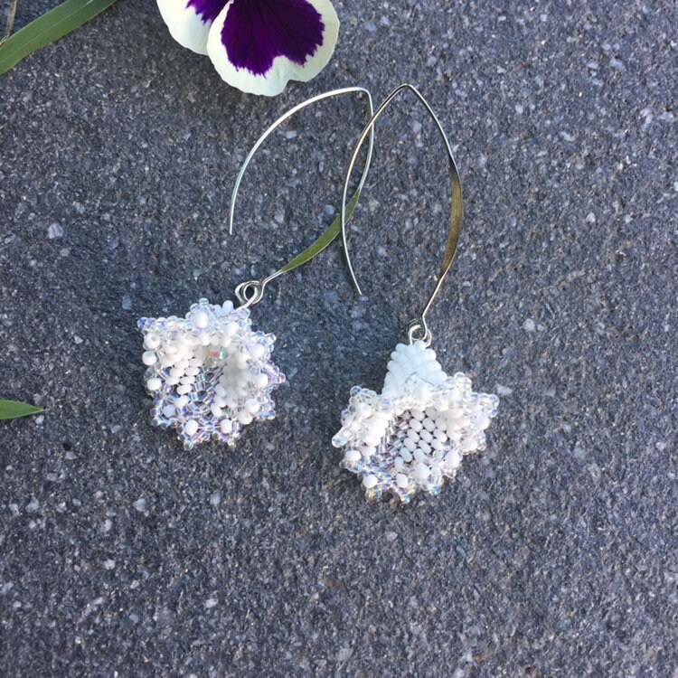 Ohrringe Glöckchen Oktoberfest Dirndl Weiß Transparent Trachtenschmuck Brautschmuck Brautjungfer Geschenk Volksfest Hochzeit Braut von PerlenHarmonyOase