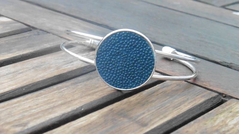 Armreif, Aparte Armspange Aus Rochenleder, Echtes Leder Perlrochen, Verstellbar von Perlenfischzuege