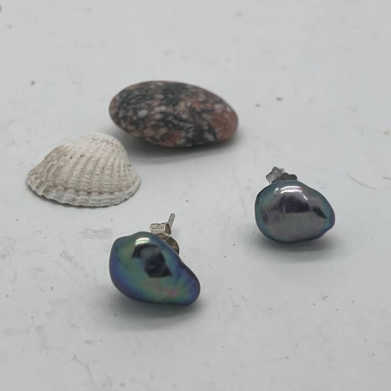 Keshi Perlenohrstecker Schwarz Mit 925 Silberstecker von Perlenfischzuege