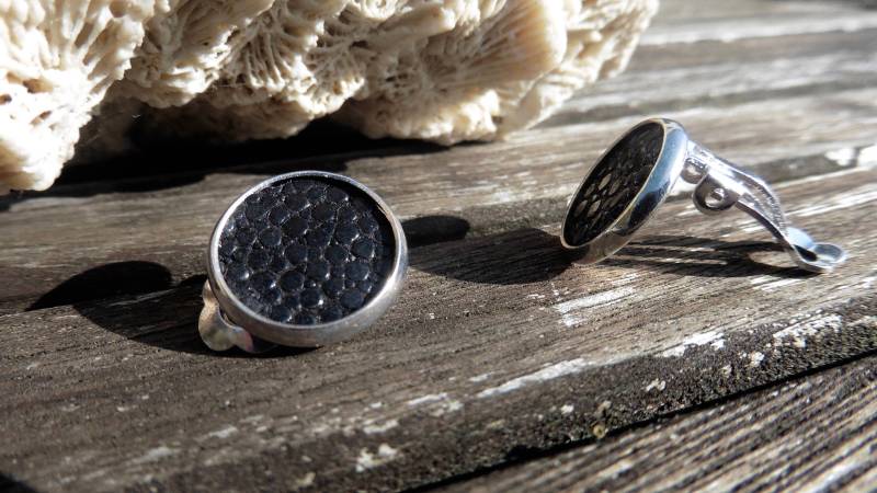 Ohrklipse 12 Mm Aus Rochenleder, Business Style Silber von Perlenfischzuege