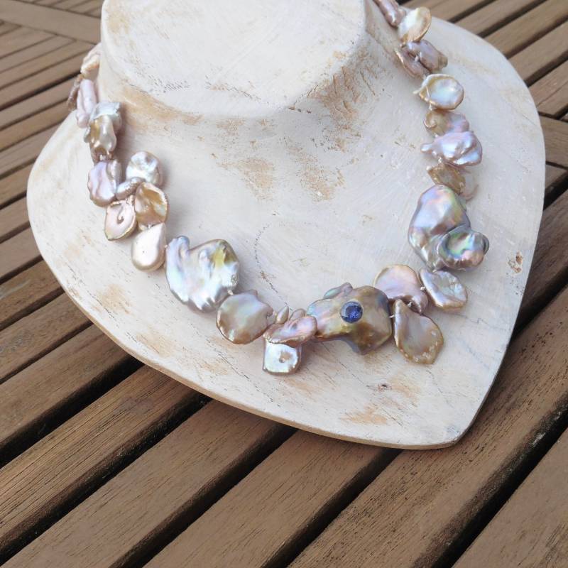 Perlenkette Aus Sehr Großen Keshiperlen Mit Halbedelstein, Prachtvolles Collier von Perlenfischzuege