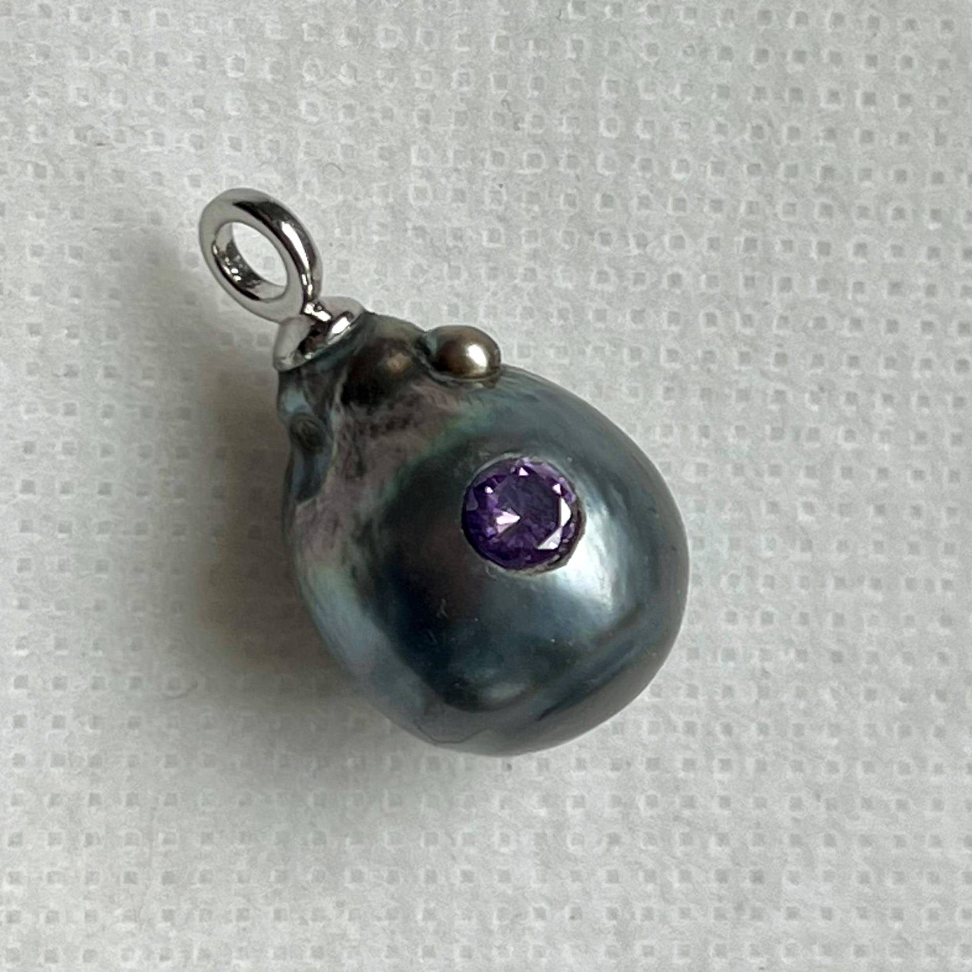 Schwarze Tahitiperle 14 X 18 Mm Mit Edelstein, Kettenanhänger von Perlenfischzuege