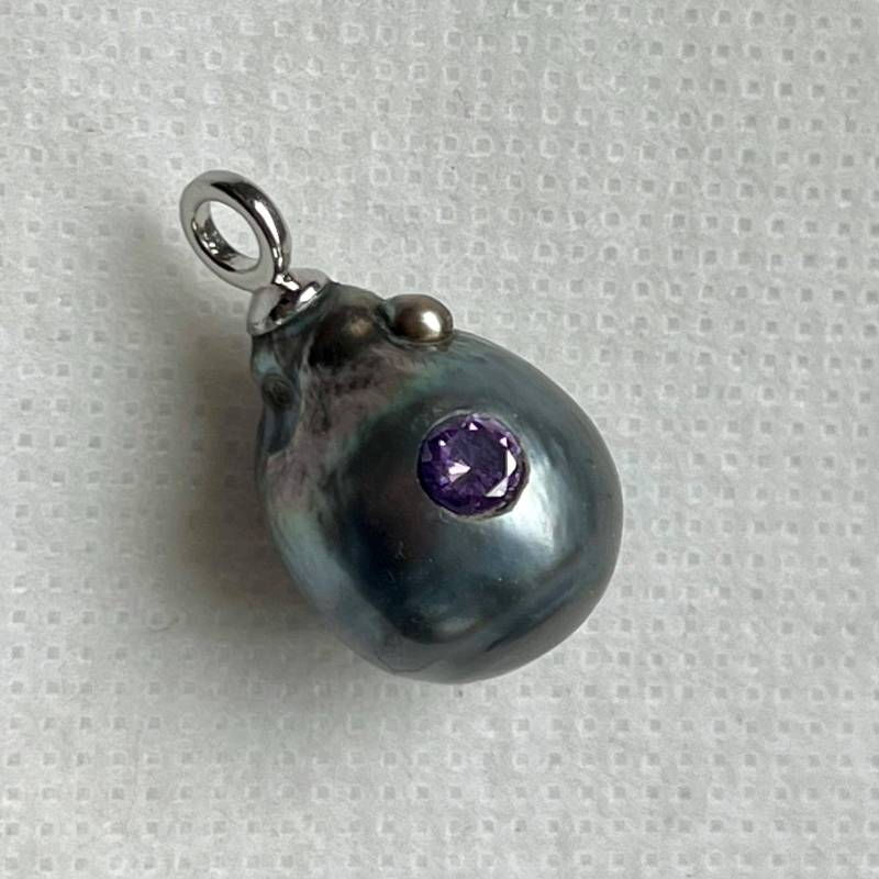 Schwarze Tahitiperle 14 X 18 Mm Mit Edelstein, Kettenanhänger von Perlenfischzuege