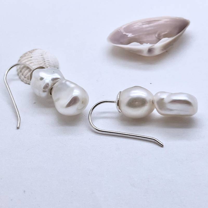 Perlenohrringe Mit Silberhaken, Weiße Keshiperlen, Ohrhänger von Perlenfischzuege